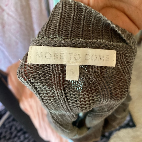 Gradient Off-Shoulder Sweater - Picture 3 of 3